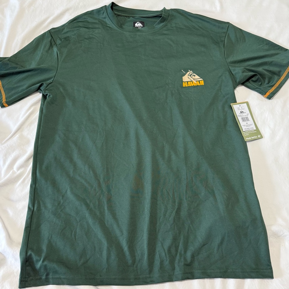 NWT Quicksilver Hawaii Petroglyph UPF 50 Surf Shirt in Green - Size Medium